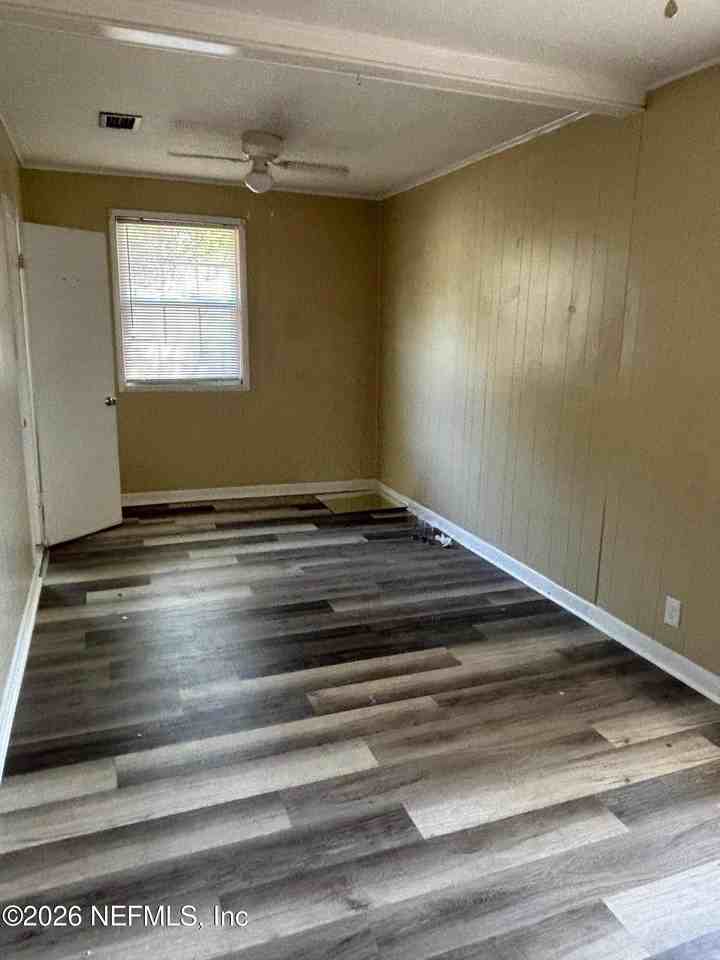 4245 Redwood Ave - Photo 6 of 10