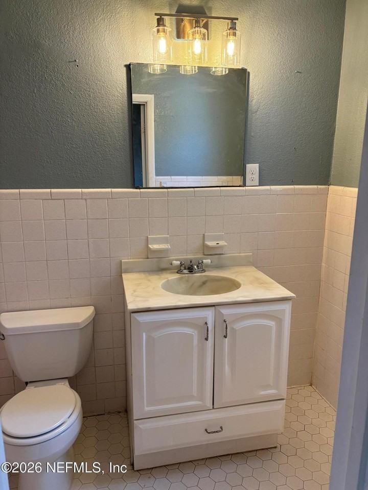 4245 Redwood Ave - Photo 7 of 10