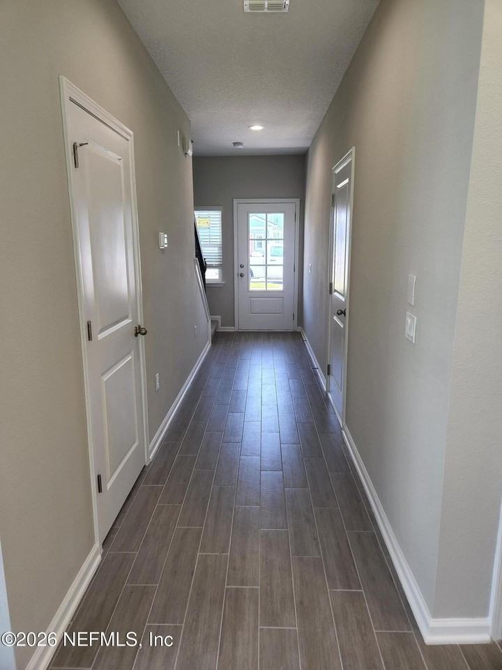 118 Pinebury Ln - Photo 2 of 22