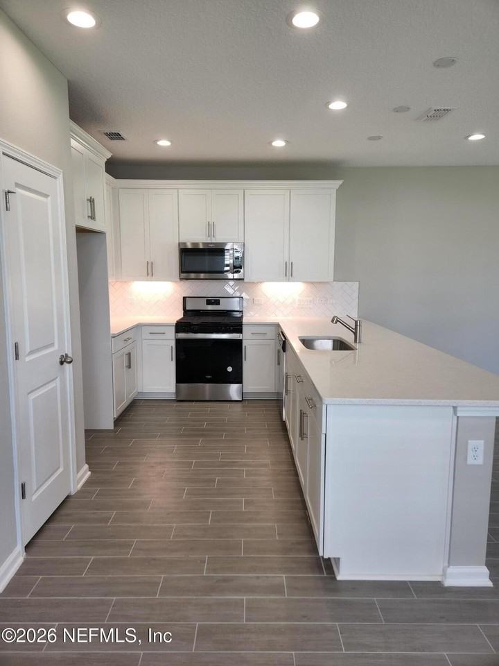 118 Pinebury Ln - Photo 3 of 22