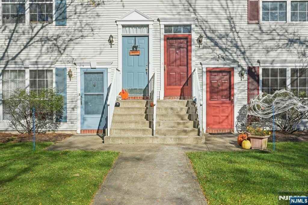 1003 Cumberland Ct - Photo 3 of 31