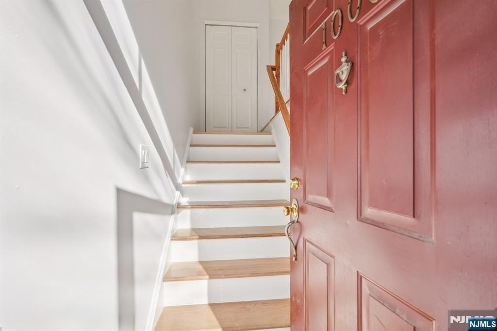 1003 Cumberland Ct - Photo 4 of 31