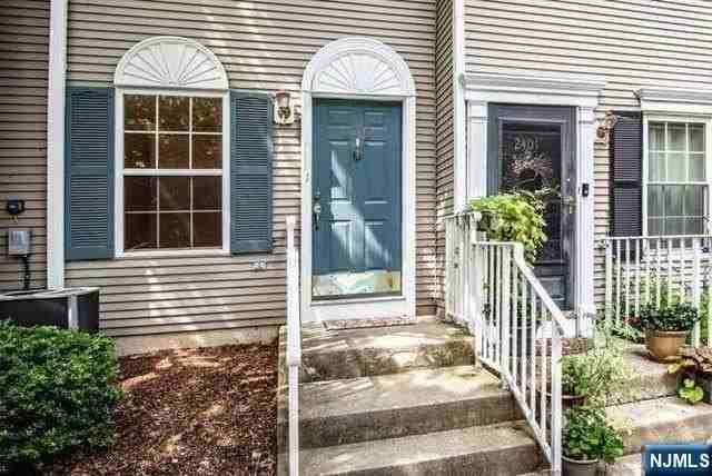 2402 Richard Ct - Photo 2 of 25