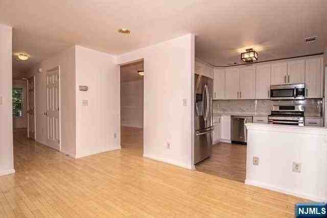 2402 Richard Ct - Photo 5 of 25