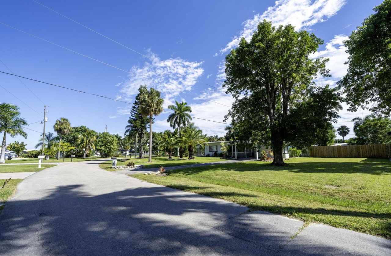 E Riverside Dr - Photo 5 of 13