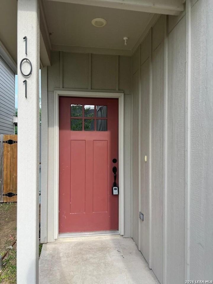 2318 Tulipwood Cv #101 - Photo 3 of 18