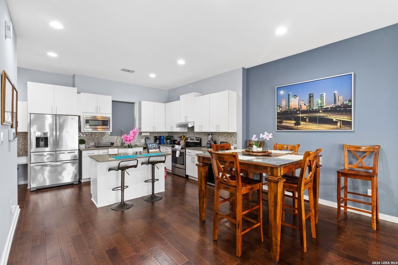 408 Lewis St - Photo 5 of 20