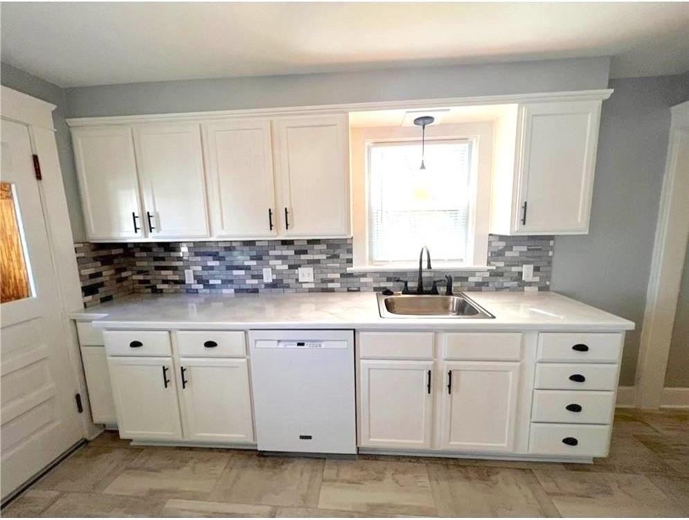 348 Market St - Photo 6 of 22