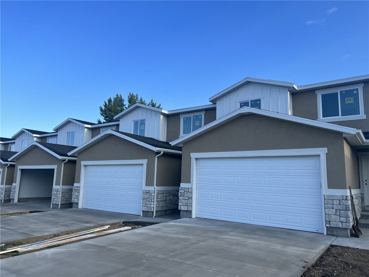 447 Es - Photo 2 of 23