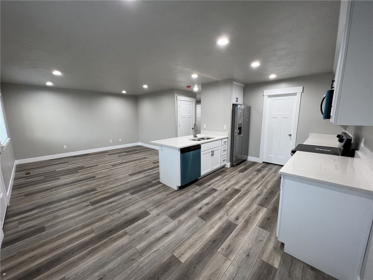 447 Es - Photo 4 of 23