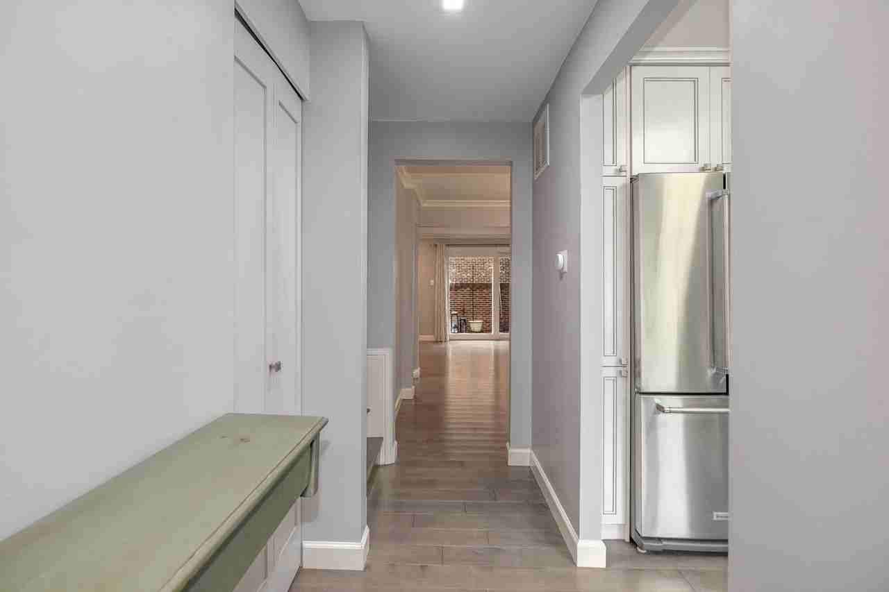 935 S Taylor St - Photo 3 of 26