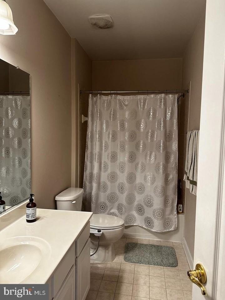 10869 General Kirkland Dr - Photo 2 of 6