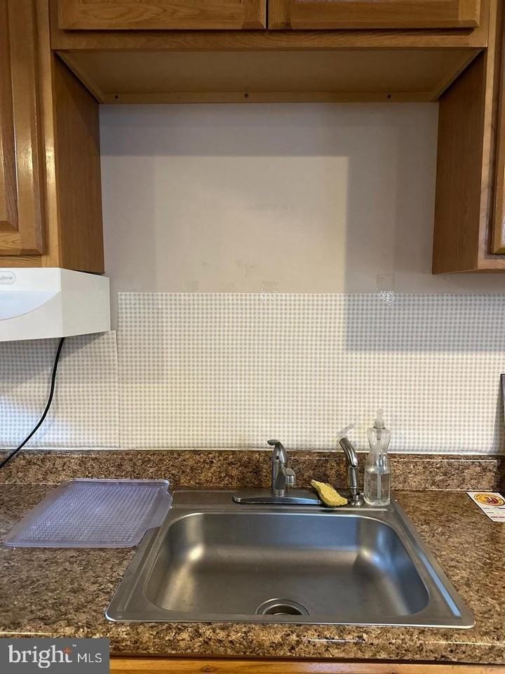 10869 General Kirkland Dr - Photo 3 of 6