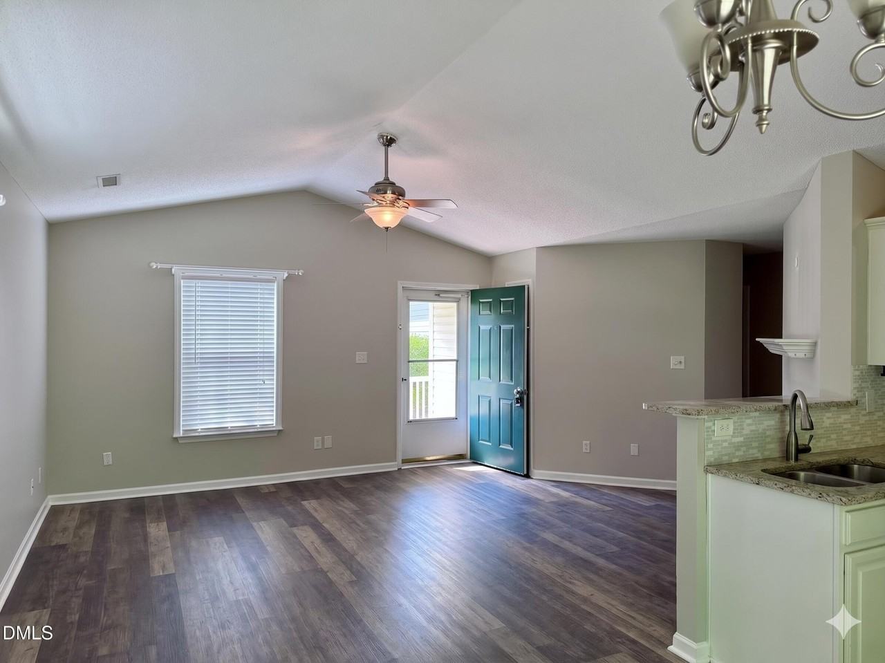 928 Homestead Park Dr - Photo 3 of 16