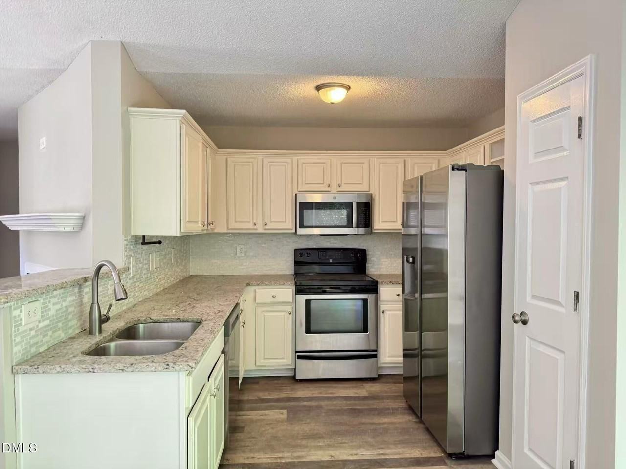 928 Homestead Park Dr - Photo 4 of 16