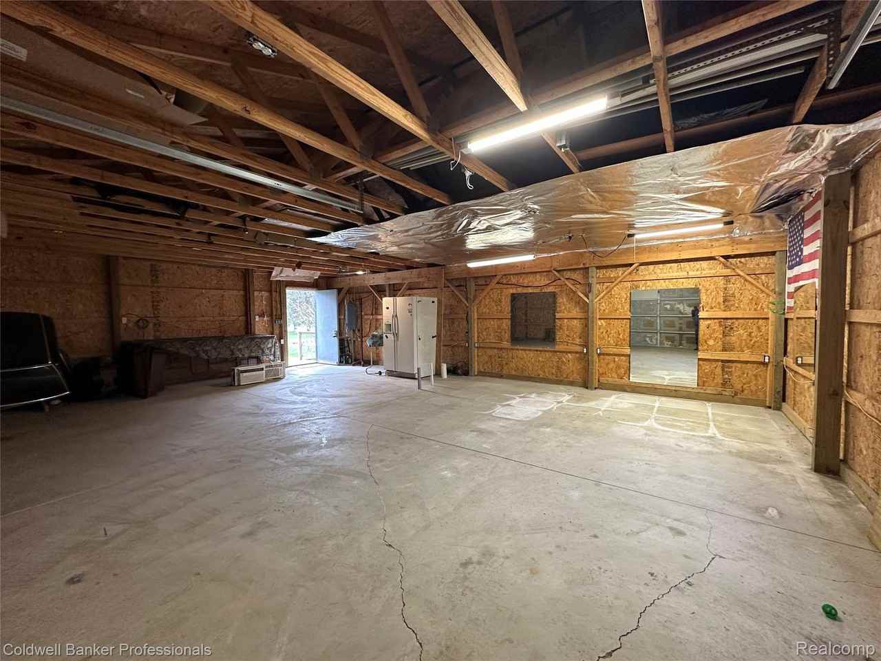 1725 Burnside Rd - Photo 2 of 18