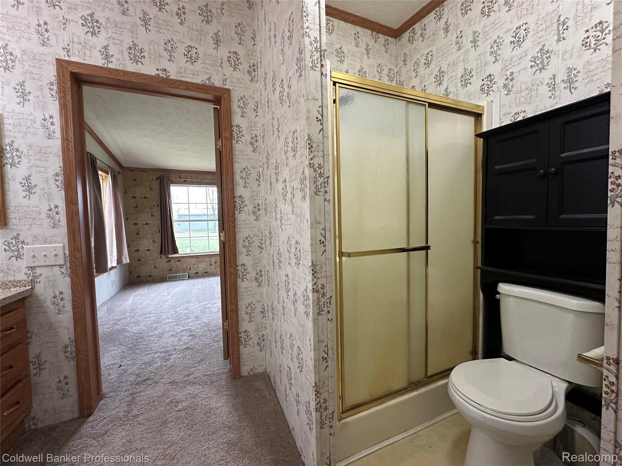 1725 Burnside Rd - Photo 4 of 18