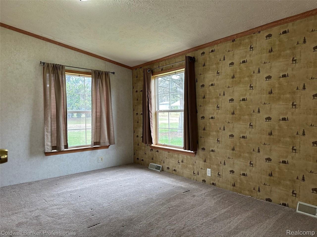 1725 Burnside Rd - Photo 5 of 18