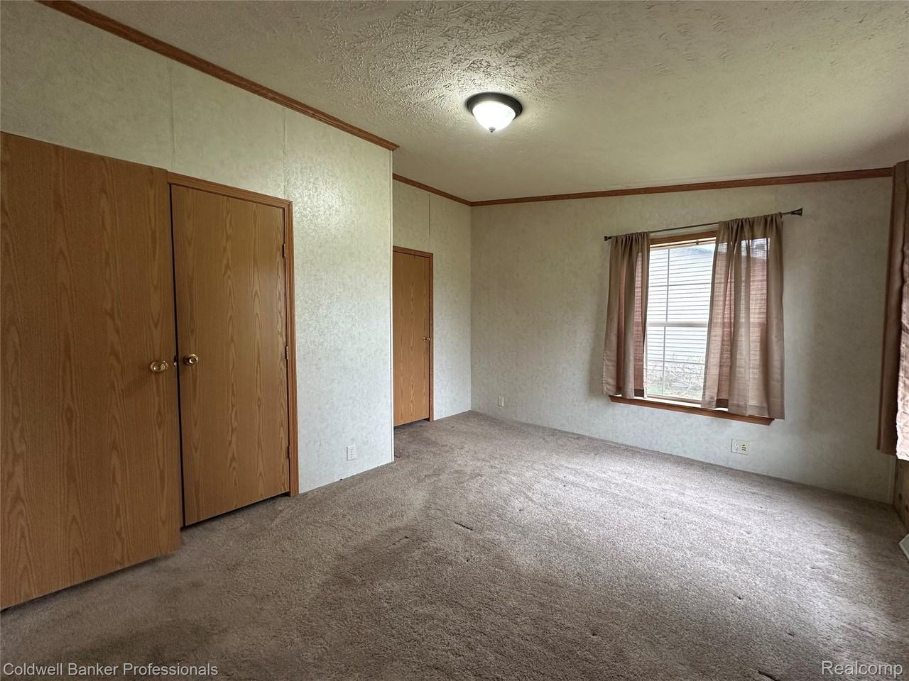 1725 Burnside Rd - Photo 6 of 18