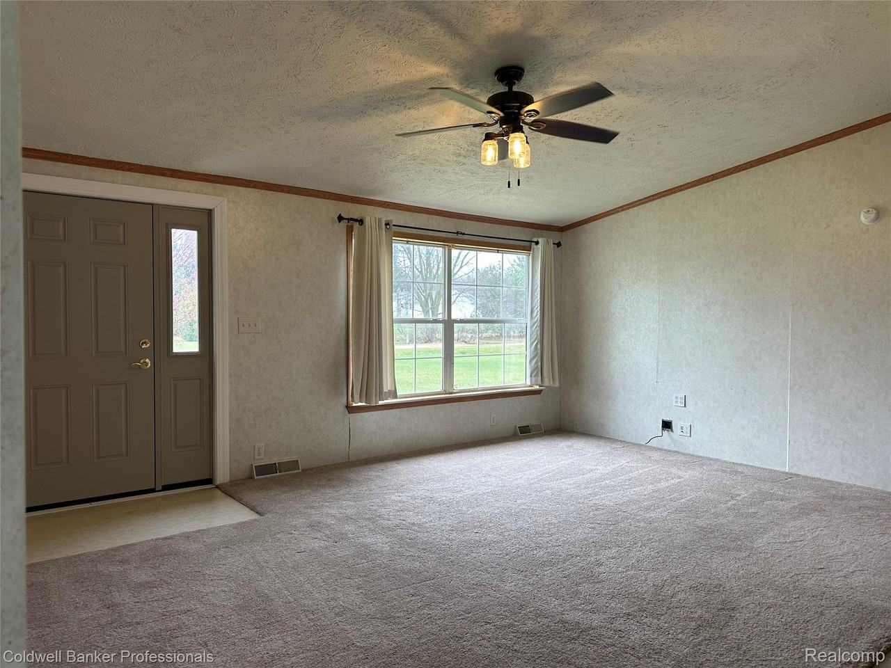 1725 Burnside Rd - Photo 7 of 18