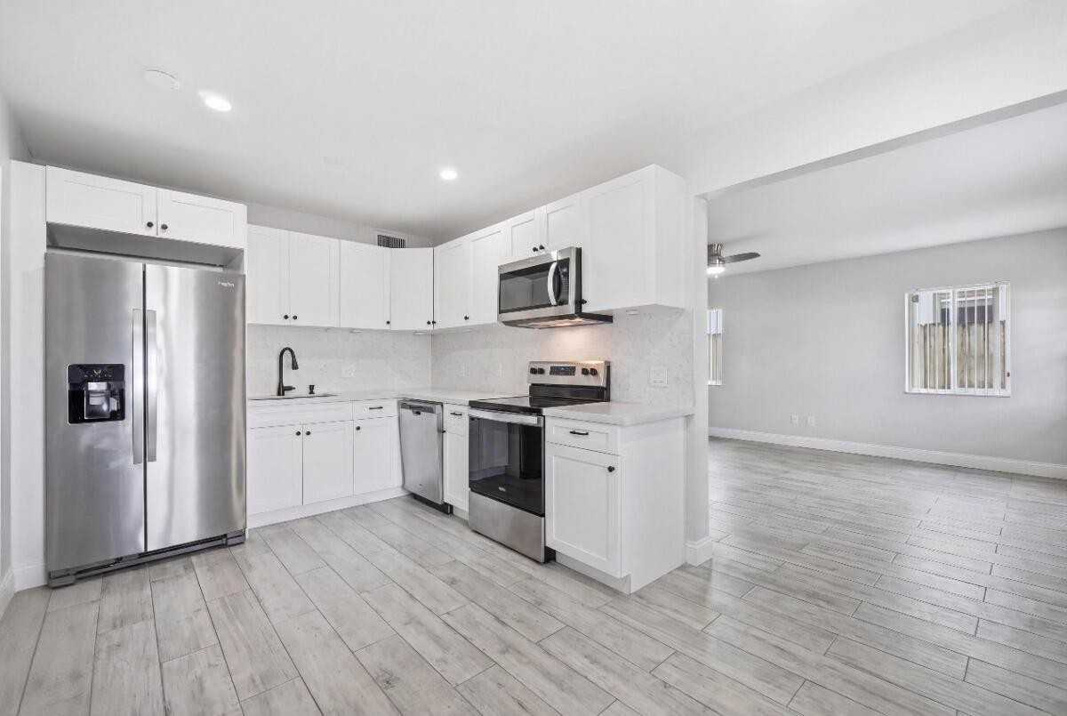 712 Ne 10th Ave - Photo 4 of 23