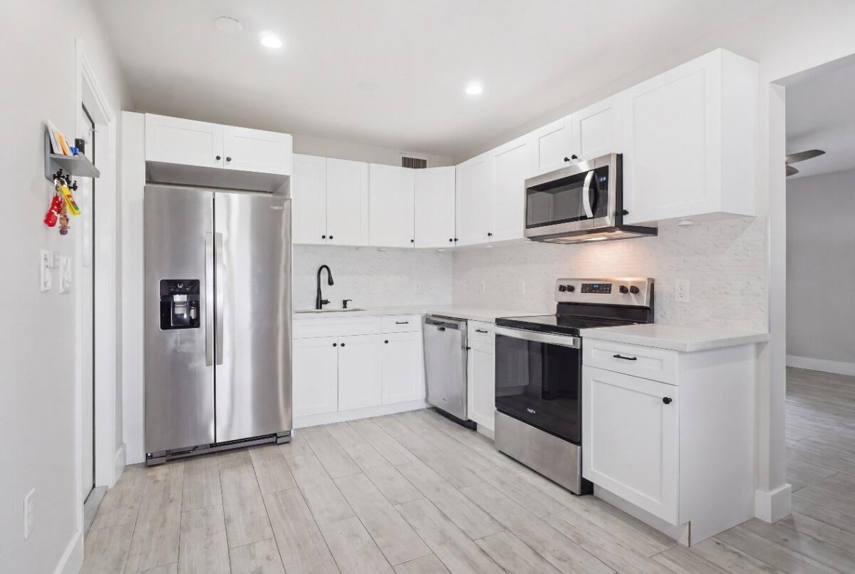712 Ne 10th Ave - Photo 5 of 23