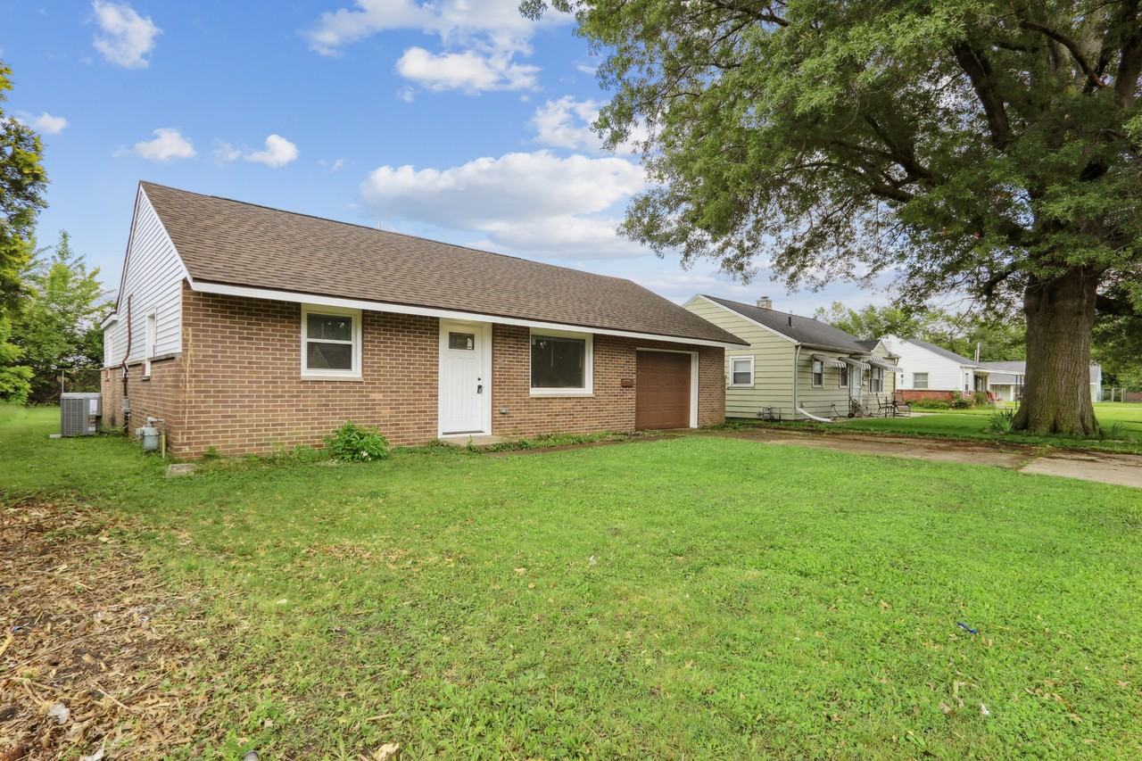 714 Bethume Ct #1 - Photo 3 of 28