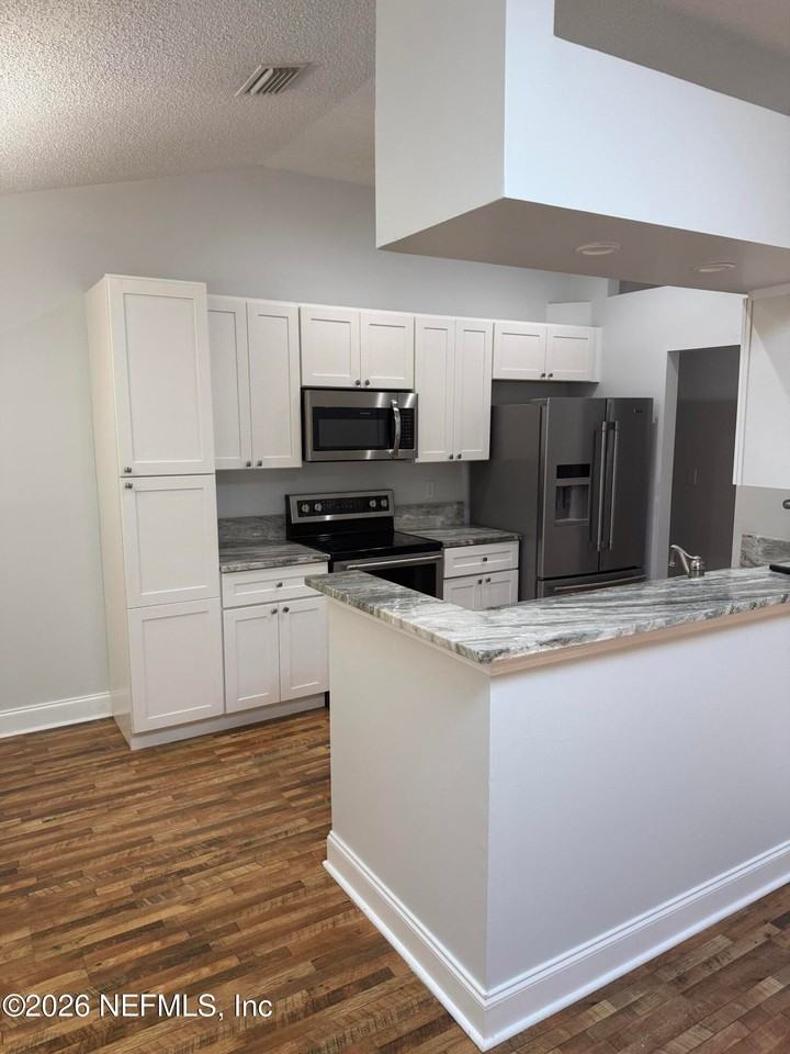 2063 Las Brisas Ct - Photo 7 of 31