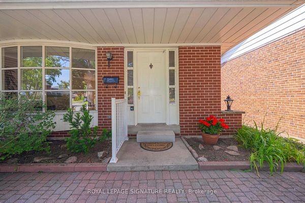 94 Collingsbrook Boulevard - Photo 2 of 21