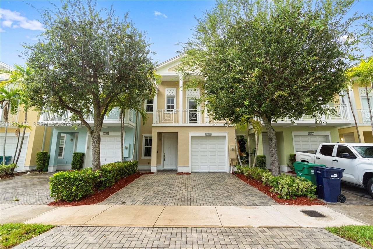 10761 Northwest 75th Street - Photo 2 of 53