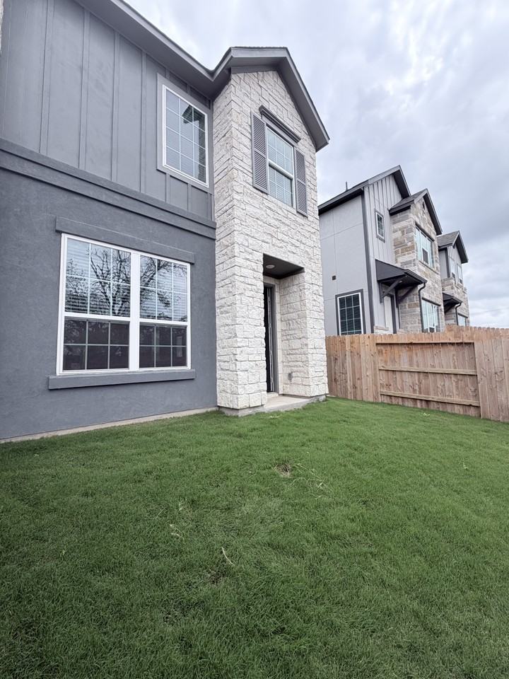 Beebrush - Photo 3 of 25