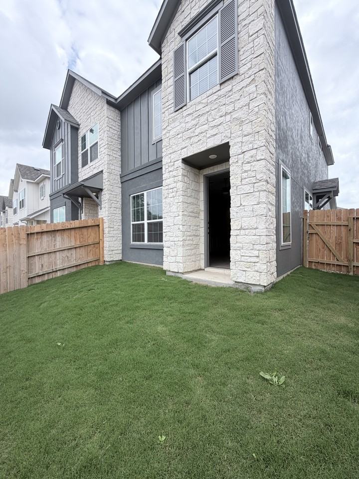 Beebrush - Photo 4 of 25