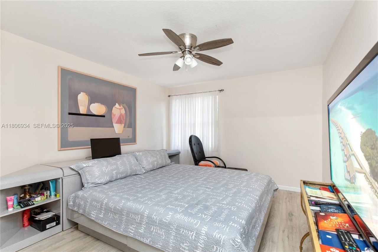 14841 Southwest 20th Street - Photo 5 of 21