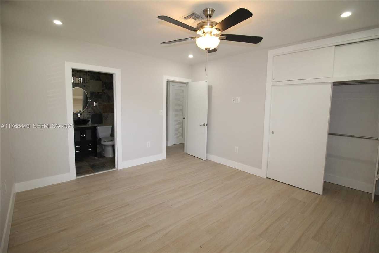 4540 Southwest 15th Street - Photo 2 of 38