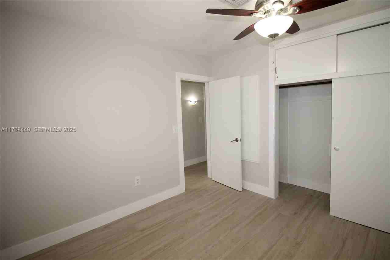 4540 Southwest 15th Street - Photo 7 of 38