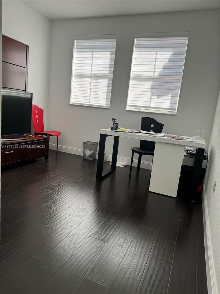 8162 Northwest 114th Place - Photo 2 of 21