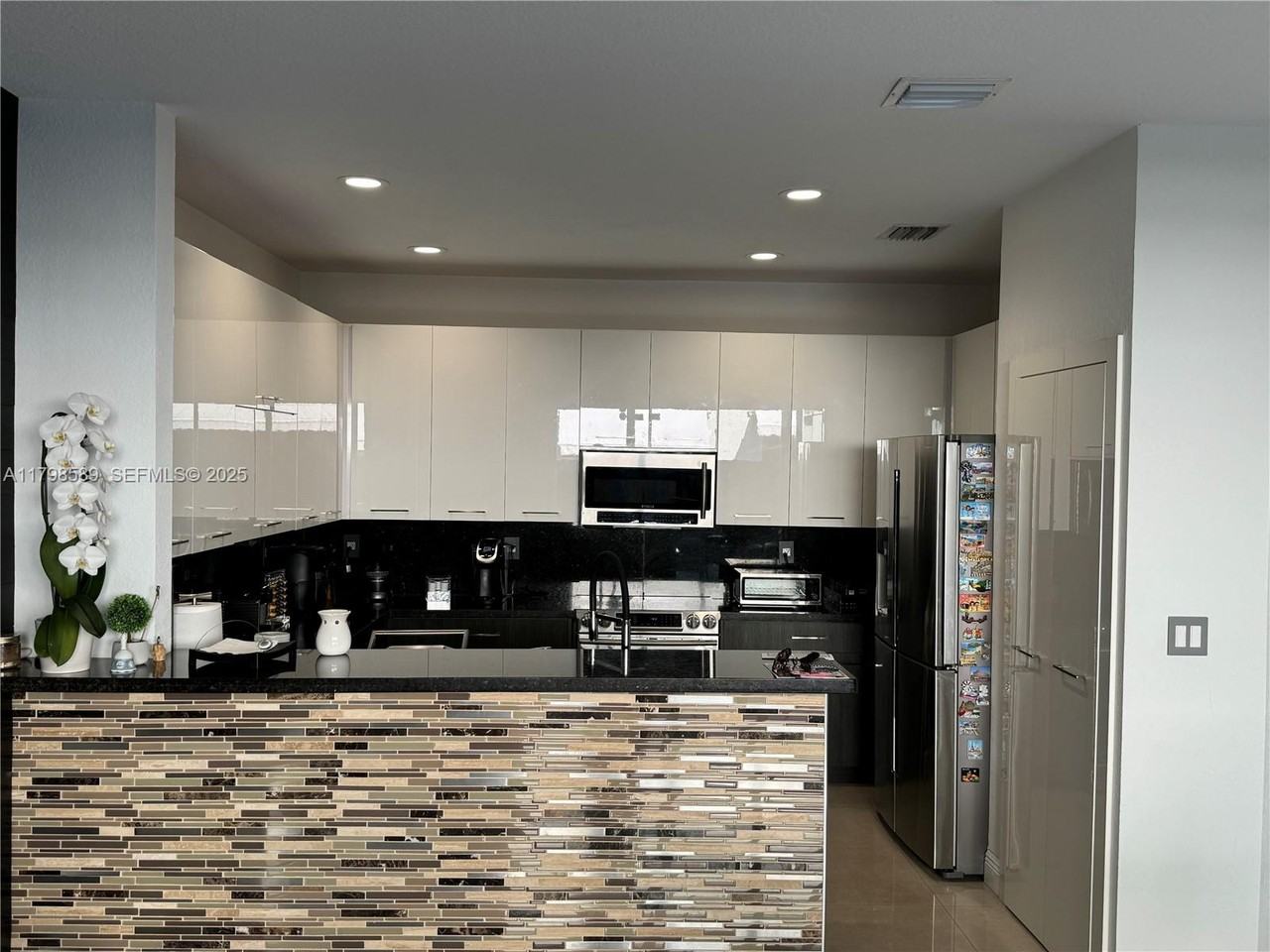 8162 Northwest 114th Place - Photo 3 of 21