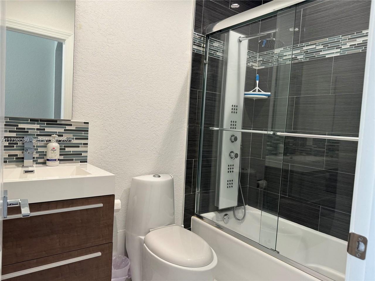 8162 Northwest 114th Place - Photo 5 of 21