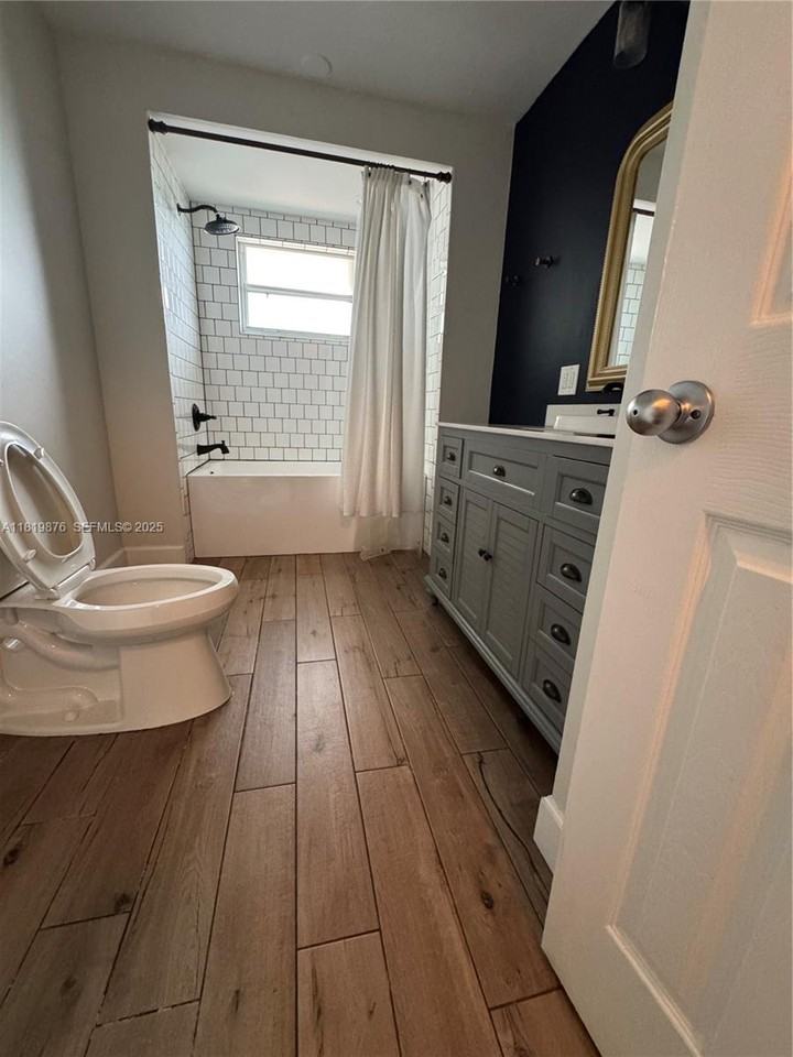 2003 North 46th Avenue - Photo 4 of 18