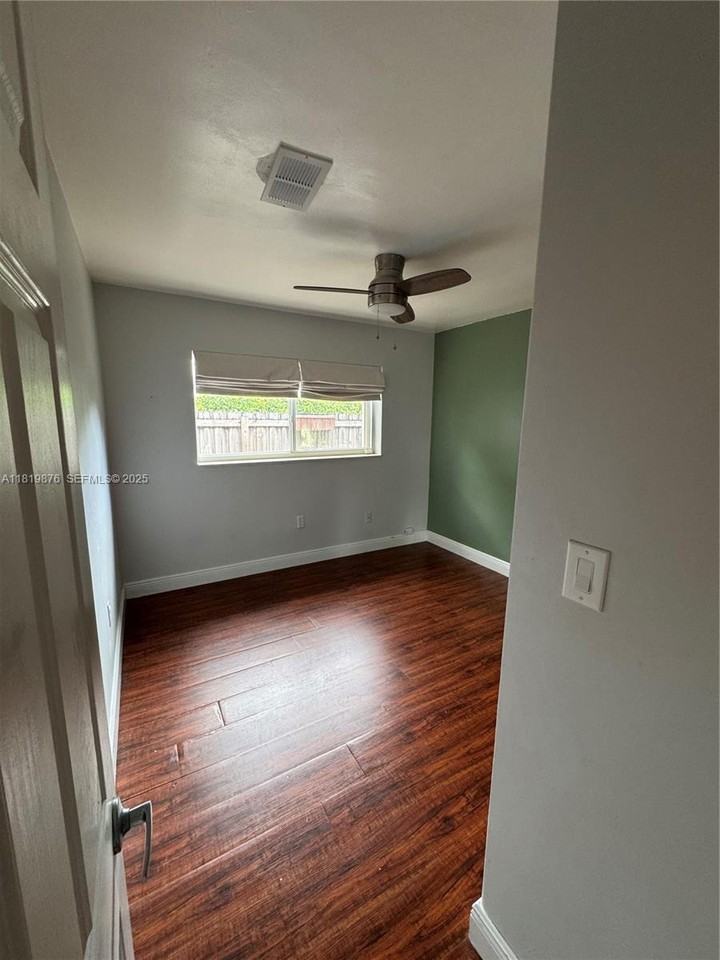 2003 North 46th Avenue - Photo 5 of 18