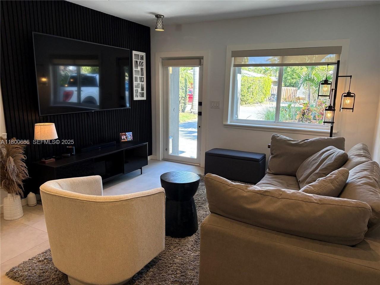 1205 Northeast 17th Terrace - Photo 3 of 40