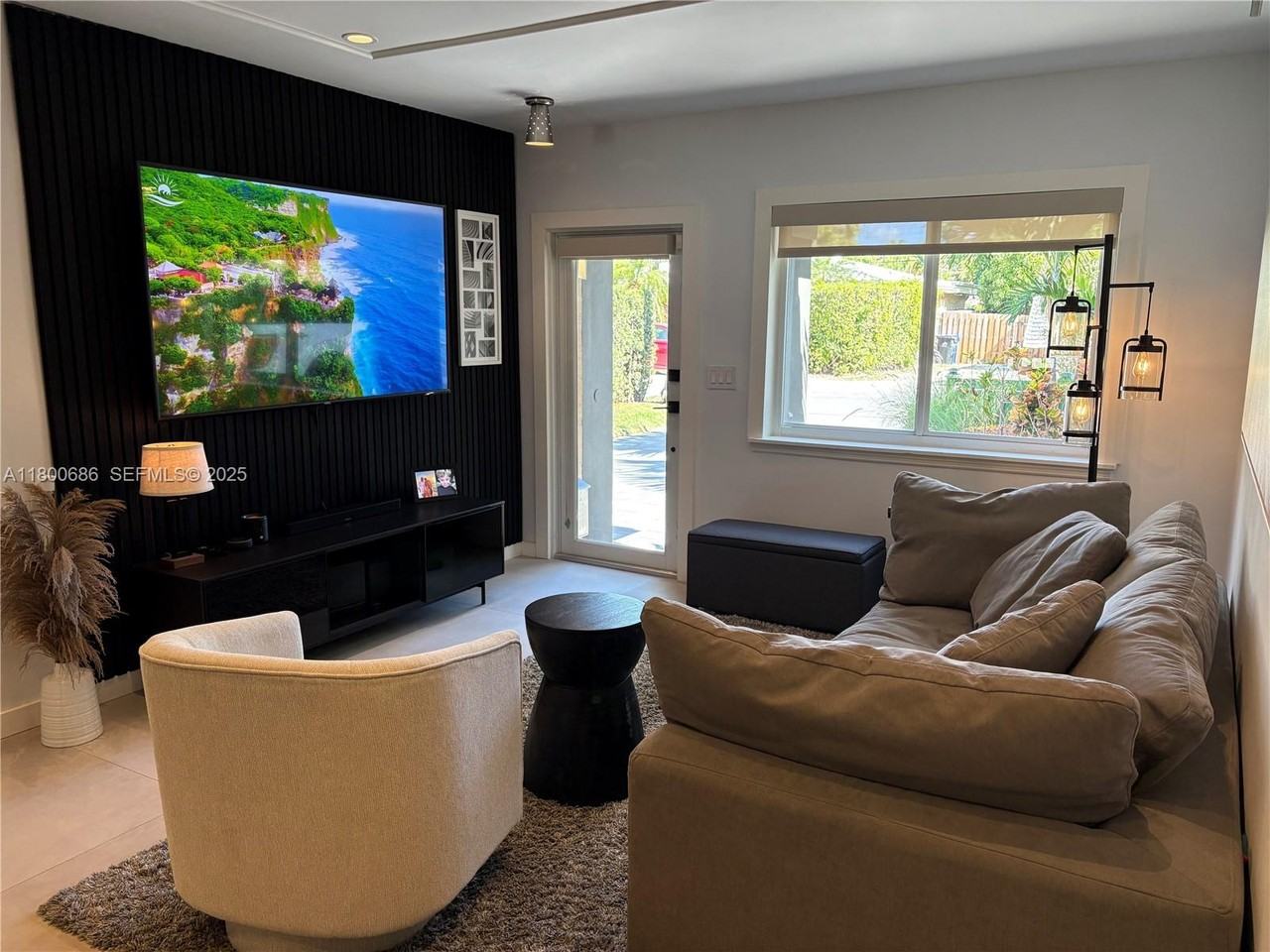 1205 Northeast 17th Terrace - Photo 4 of 40