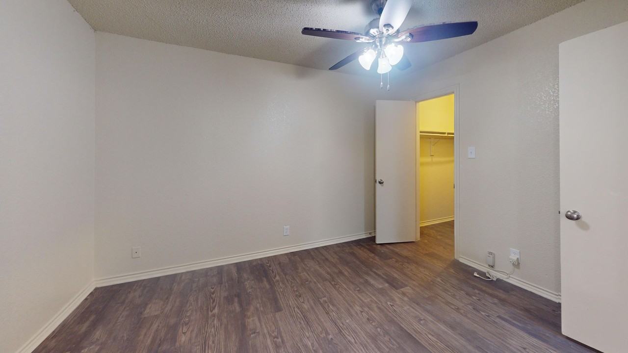 Somesuch Place Apartments - Photo 5 of 14