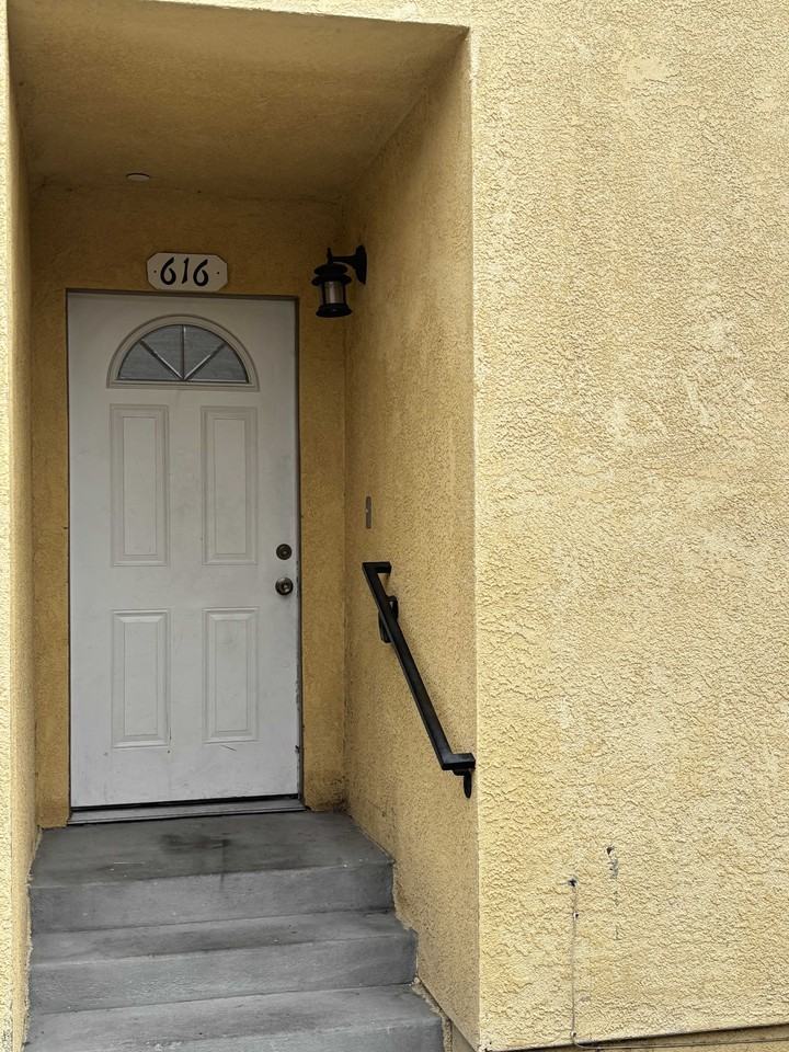 616 E 84th Pl #616 - Photo 2 of 11