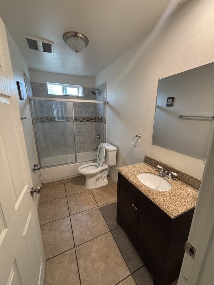 616 E 84th Pl #616 - Photo 7 of 11