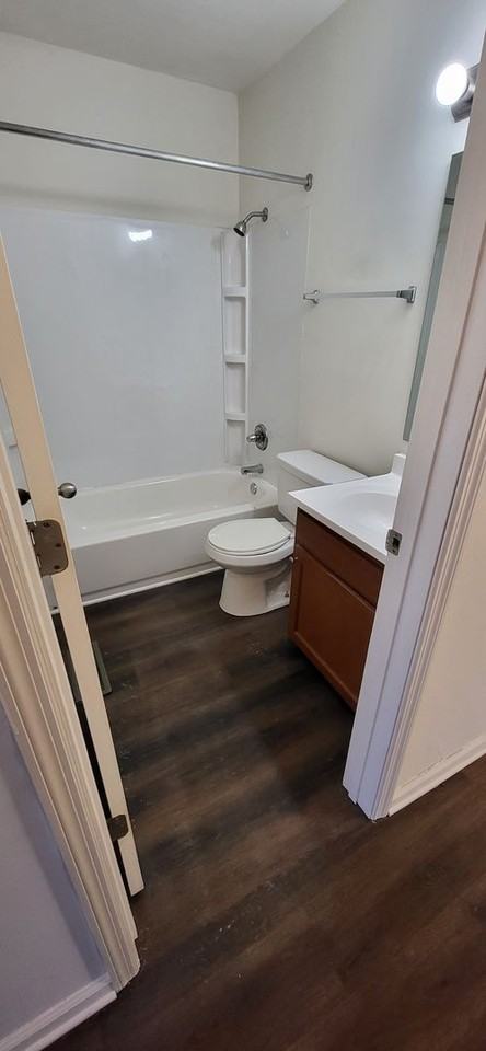 Yorktowne Apartments - Photo 4 of 19