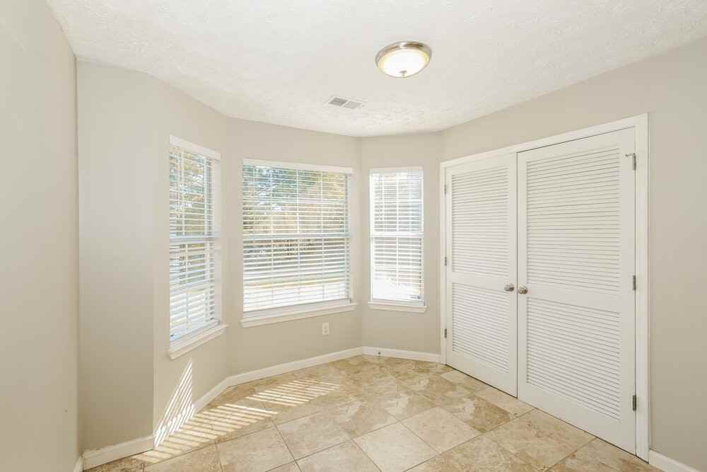 1306 Pebble Beach Ln - Photo 6 of 17