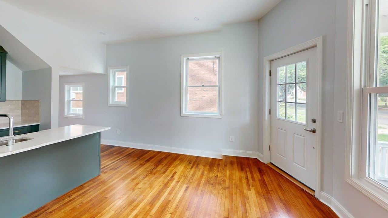 544 Whitney Ave - Photo 4 of 23