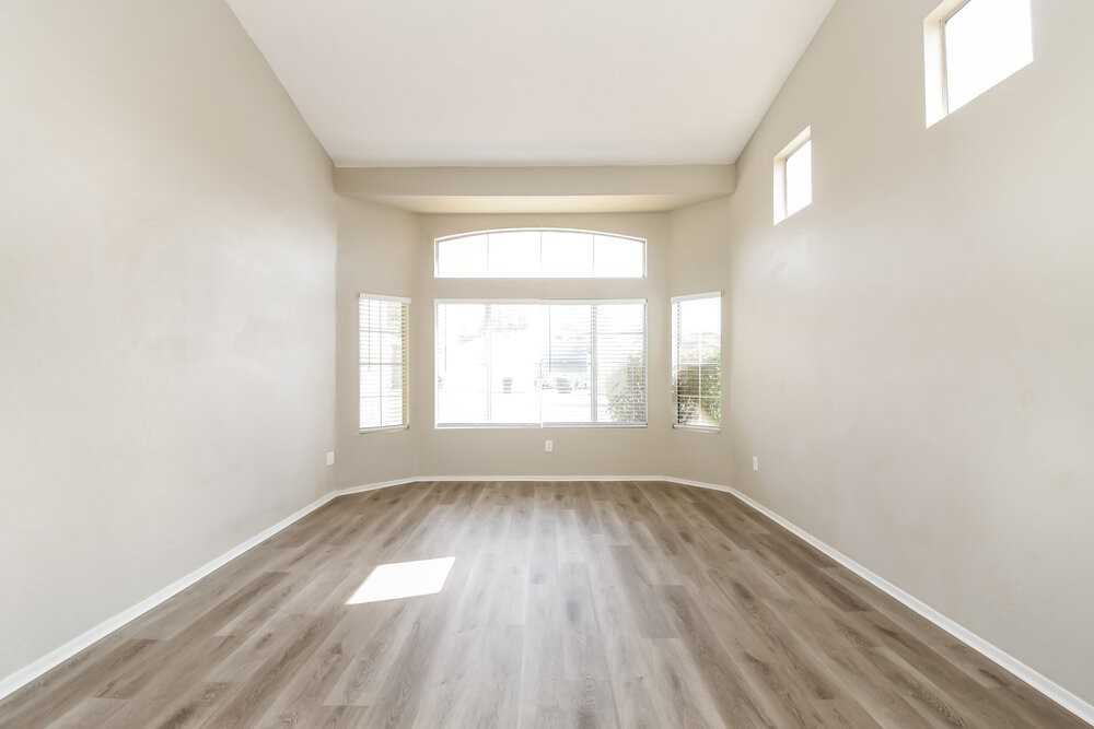 834 E Whitten St - Photo 4 of 17