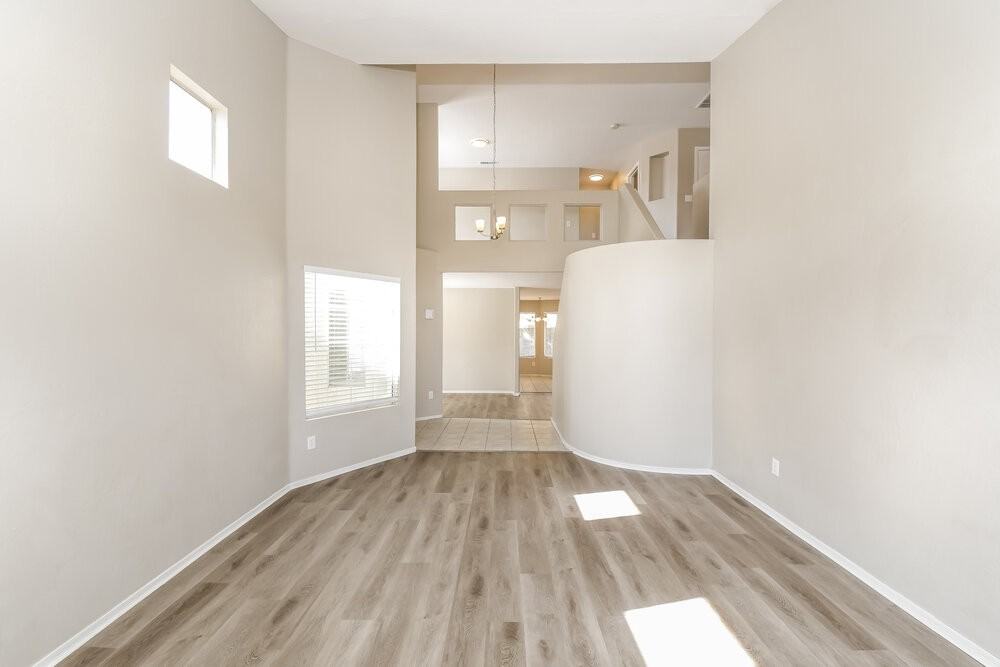 834 E Whitten St - Photo 5 of 17